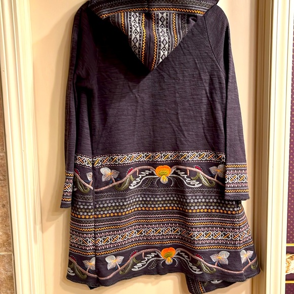 EUC, Papparazi Biz embroidered cardigan size small - Picture 2 of 3